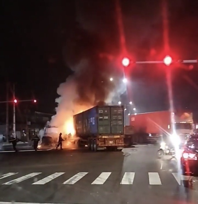 Lực lượng PCCC có mặt xử lý hiện trường