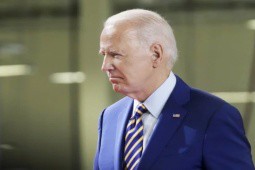Nhiều thành viên cùng đảng với ông Biden phản đối quyết định gửi bom chùm cho Ukraine