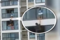 Phi thường - kỳ quặc - Người đàn ông bất chấp nguy hiểm cứu đứa trẻ treo lơ lửng ở ban công tầng 14