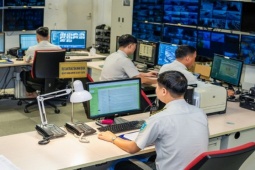 Tin tức trong ngày - Truy tìm chiếc ví đựng hơn 100 triệu đồng và điện thoại Vertu rơi ở sân bay