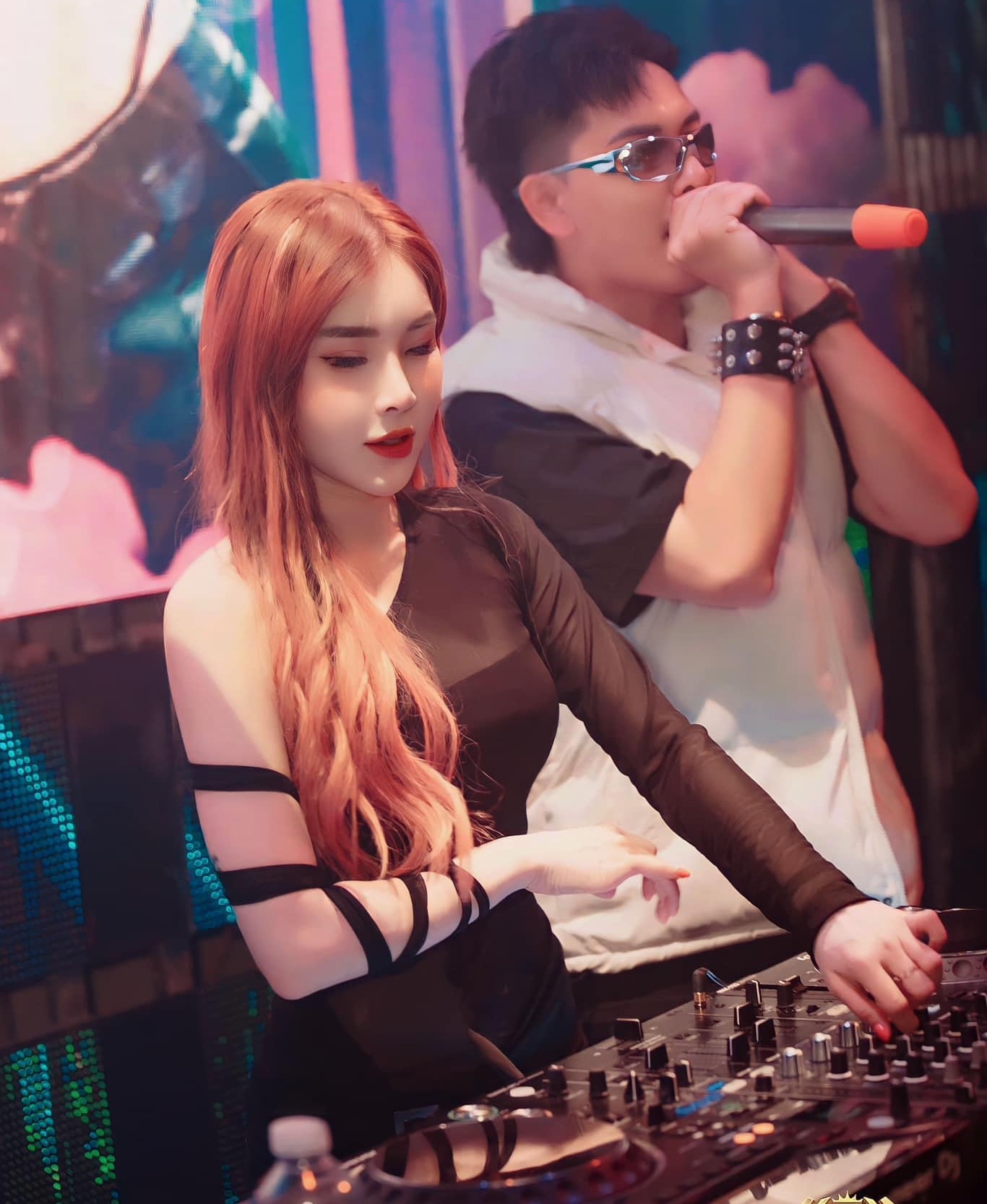 DJ T-Tina&nbsp;cho hay với cô trang phục đóng góp khoảng 90% cho sự thành công của một DJ.