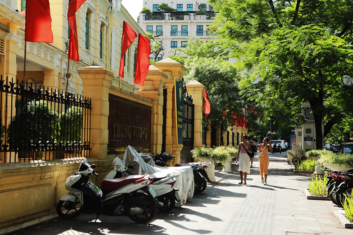 Trường Trung học cơ sở Trưng Vương, tiền thân là trường Nữ sinh Đồng Khánh. Trường được thành lập vào năm 1917. Đây là một trong những cơ sở giáo dục lâu đời nhất của Hà Nội và Việt Nam.