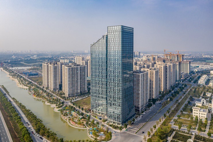 Huyện Gia Lâm nằm ở phía Đông Hà Nội là cửa ngõ để đi đến các tỉnh thành ở khu vực Đông Bắc.
