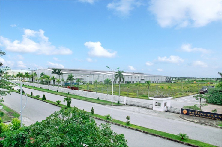 Kinh tế của huyện này phát triển nhanh với mạng lưới khu công nghiệp như cụm công nghiệp Phú Thị, Hapro, Ninh Hiệp;
