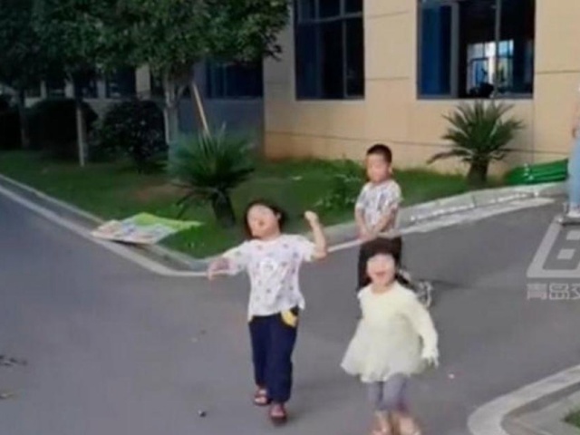 Bạn trẻ - Cuộc sống - Ông sếp thuê giáo viên dạy, trông nom con của nhân viên lúc chưa tan ca gây bão mạng xã hội