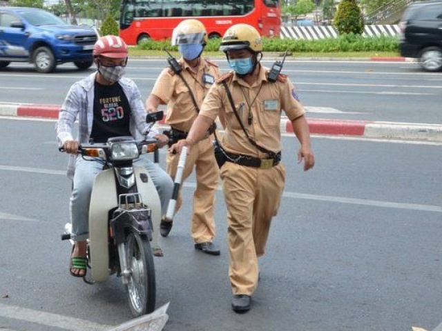 Tin tức trong ngày - Đề xuất bổ sung nhiều trường hợp cảnh sát giao thông được dừng xe