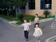 Bạn trẻ - Cuộc sống - Ông sếp thuê giáo viên dạy, trông nom con của nhân viên lúc chưa tan ca gây bão mạng xã hội