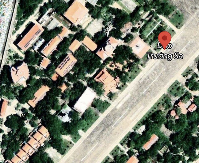 Hình ảnh quốc kỳ Việt Nam trên mái hội trường đảo Trường Sa Lớn vẫn chưa xuất hiện trên ứng dụng Google Map chiều 11/7.