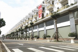 Kinh doanh - Từ đông qua hè, loạt shophouse hàng chục tỷ đồng vẫn "ế chỏng chơ"