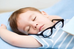 Sức khỏe đời sống - 7 thói quen xấu dễ gây tổn thương não bộ ở trẻ em, cha mẹ cần hết sức lưu ý