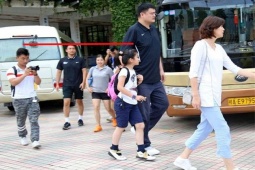 Đàn ông - "Người khổng lồ" Diêu Minh cao 2m29 thành "ông chú bụng bia", nặng 240kg ở tuổi 43