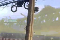 Thế giới - Đường trên cao đang xây dựng bất ngờ đổ sập ở Bangkok, 12 người thương vong