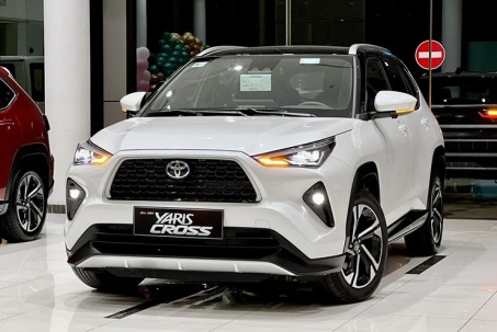 Toyota Yaris Cross 2023 có mặt tại đại lý, giá bán cao, bị cắt trang bị