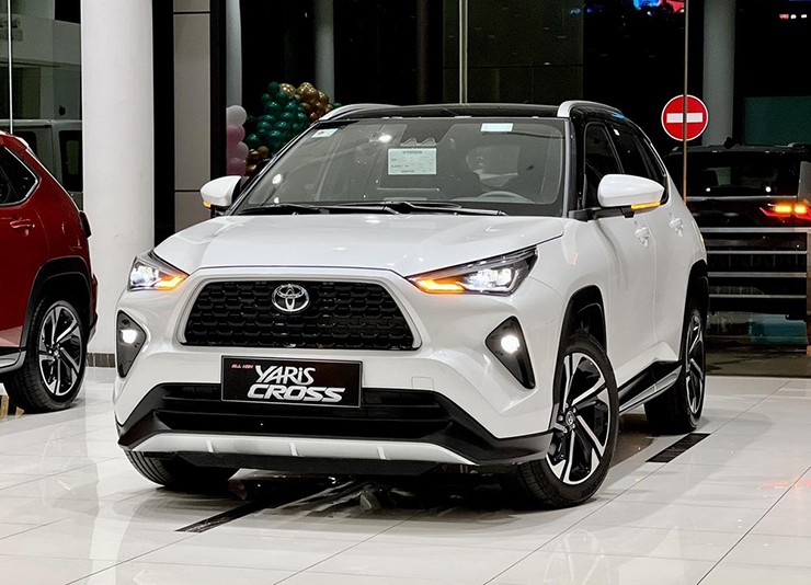 Toyota Yaris Cross 2023 có mặt tại đại lý, giá bán cao, bị cắt trang bị - 1