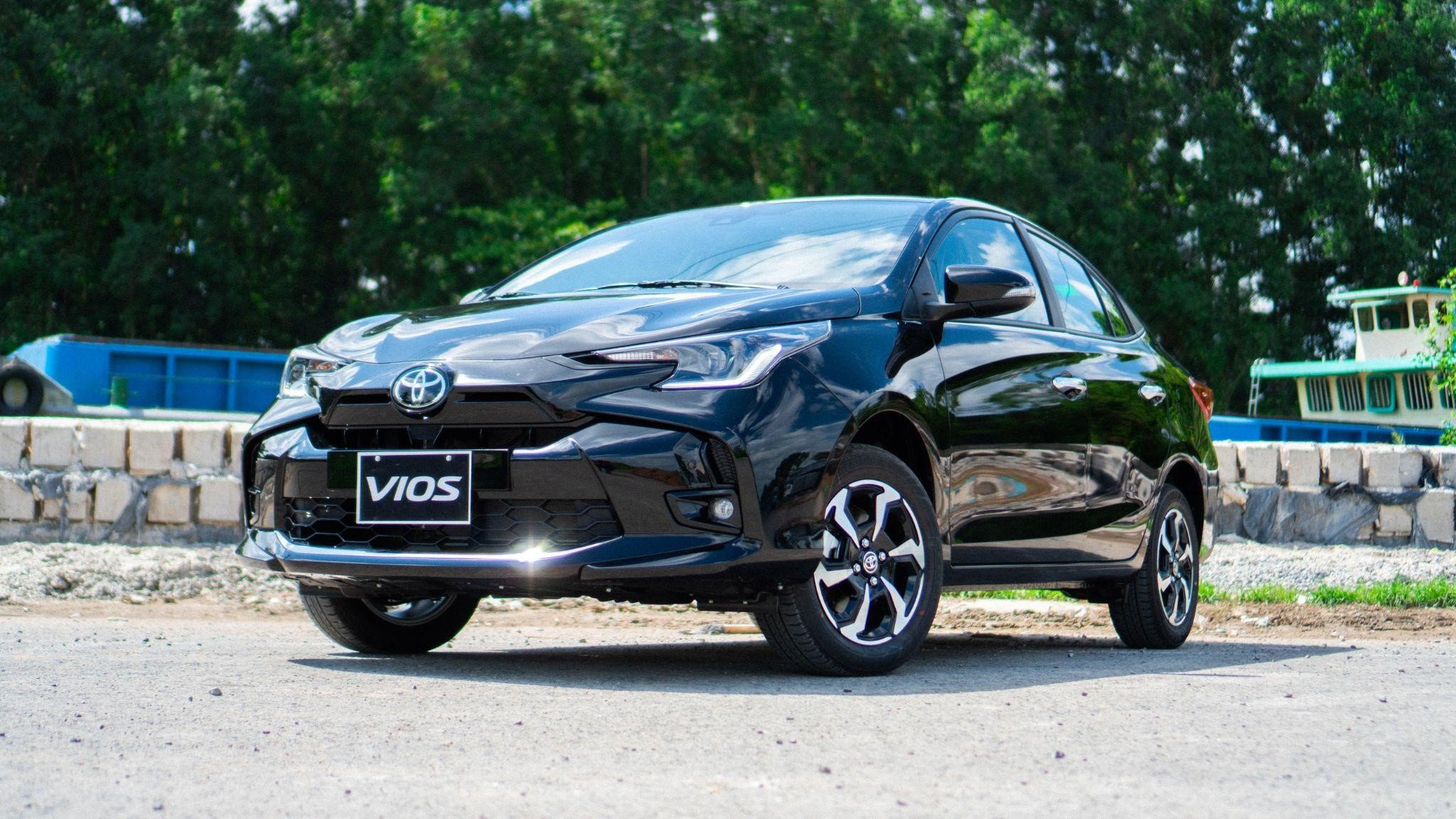 Toyota chơi lớn với bộ đôi bán chạy nhất: Vios, Corolla Cross ưu đãi lớn trong tháng 7 - 2