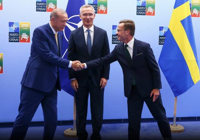 Tổng thống Thổ Nhĩ Kỳ Tayyip Erdogan tuyên bố ủng hộ Thụy Điển vào NATO ngay trước thềm thượng đỉnh NATO tại Vilnius. (Ảnh: DW)