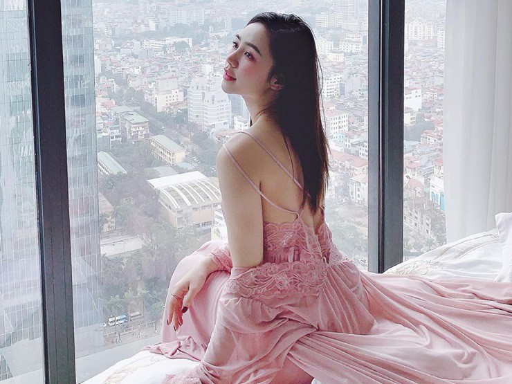 Ngoài đốt calo hiệu quả, chạy bộ còn giúp Quỳnh Kool có đôi chân săn chắc hơn.&nbsp;
