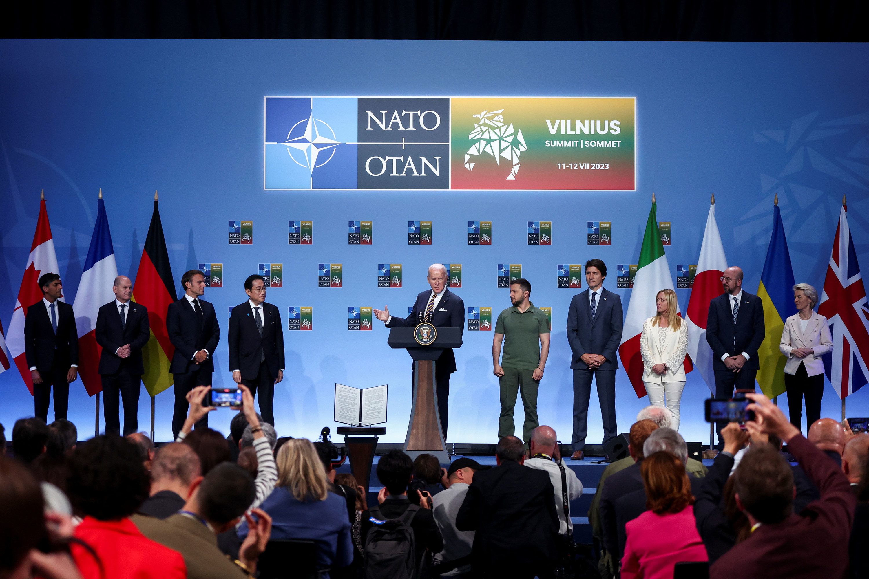 Ông Biden cùng lãnh đạo các nước G7 ra tuyên bố chung về Ukraine (ảnh: CNN)