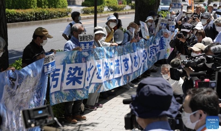 Người dân Nhật Bản ngày 16/5/2023 tham gia biểu tình phản đối kế hoạch của chính phủ nhằm xả nước phóng xạ ra biển.&nbsp;