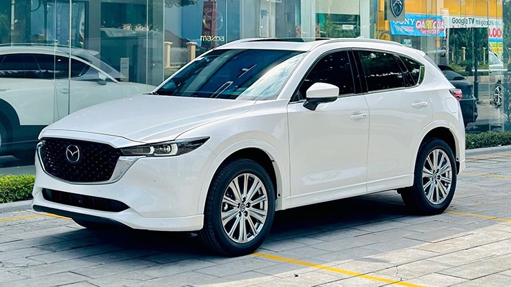 Ảnh thực tế Mazda CX-5 2023 tại đại lý Việt Nam - 15