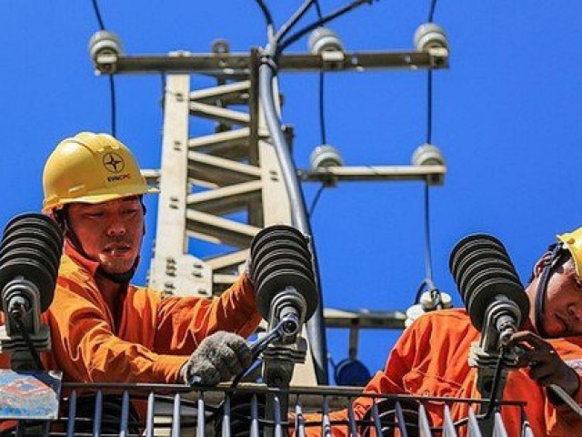 Thị trường - Tiêu dùng - Lộ nhiều vi phạm của EVN khiến cả miền Bắc 'khát' điện