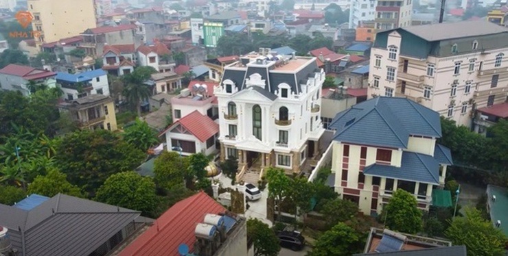 Cách đây không lâu, kênh YouTube chuyên review nhà đẹp Nhà To đã giới thiệu ngôi nhà của một vị đại gia tại Thái Nguyên khiến người xem phải choáng ngợp bởi thiết kế xa xỉ.