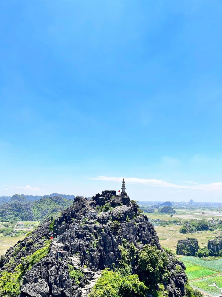 Cả gia đình đi ô tô khám phá Thanh Hóa, Ninh Bình - 2