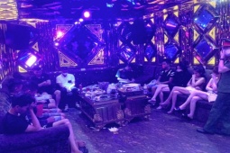 Pháp luật - Nhiều “chân dài” dương tính với ma túy tại quán karaoke