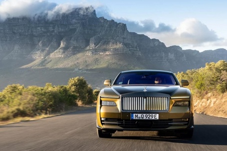 Rolls-Royce ra thông báo đến những khách hàng mua xe Spectre để kiếm lời