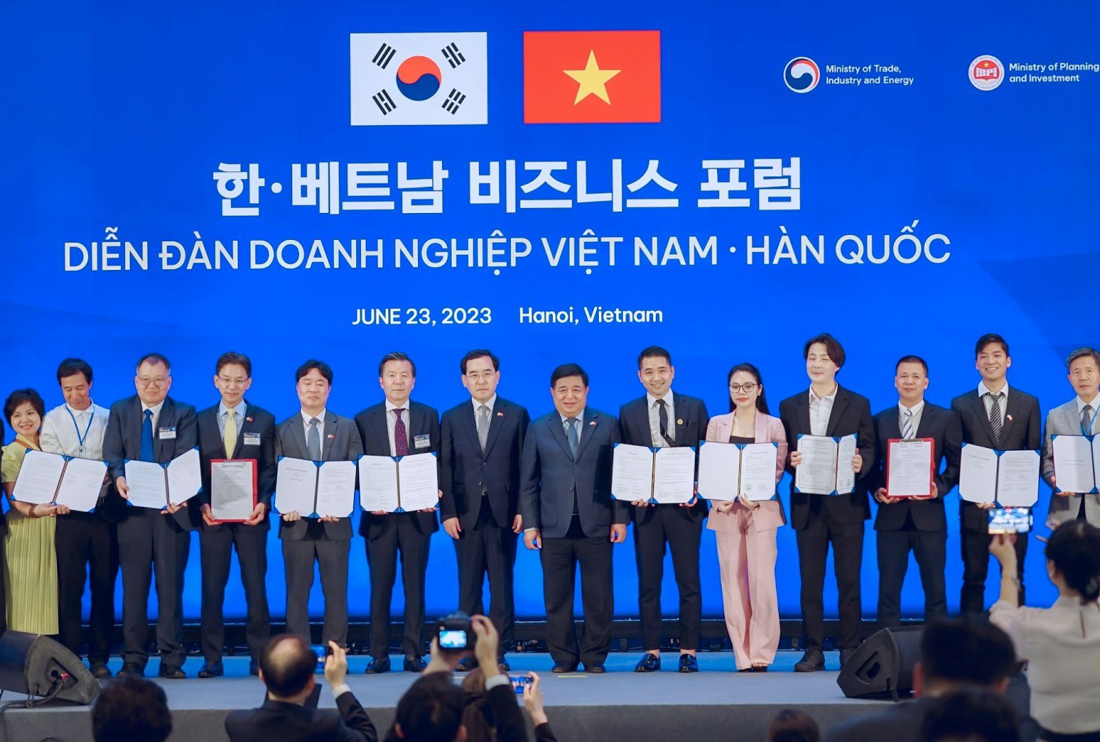 Sự kiện ký kết hợp đồng doanh nghiệp có sự hiện diện của lãnh đạo cấp cao hai nước