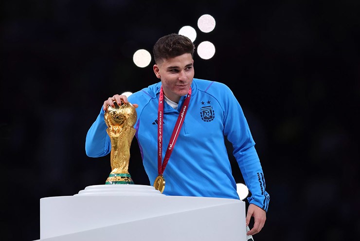 Man City thu về nhiều tiền từ Julian Alvarez, người cùng ĐT Argentina vô địch World Cup 2022
