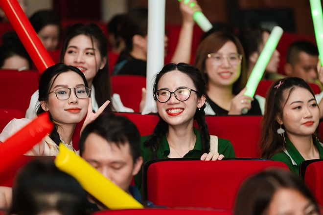 Khi banker xanh lá VPBank hóa thân thành nghệ sĩ: “Đẹp cả hình cả tiếng” - 8