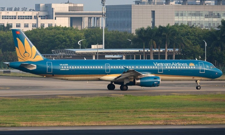 Mới đây, Vietnam Airlines thông báo lựa chọn tổ chức đấu giá tài sản để bán 3 tàu bay A321CEO, có số hiệu lần lượt là A350, A351 và A352. Giá khởi điểm dự kiến của từng tàu bay là 5 triệu USD, tương đương hơn 118,7 tỷ đồng. Ảnh: Planespotters