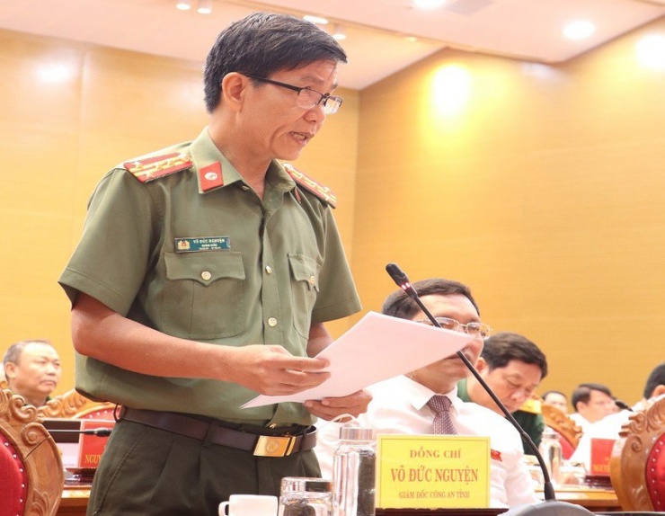 Đại tá Võ Đức Nguyện, Giám đốc Công an tỉnh Bình Định thông tin tình hình an ninh trật tự tại kỳ họp thứ 11 HĐND tỉnh Bình Định. Ảnh QN