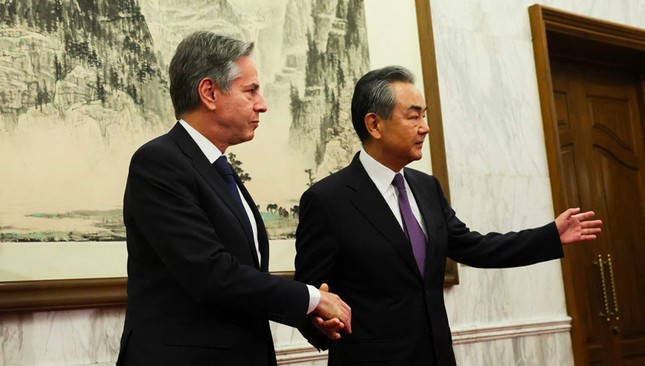 Ngoại trưởng Mỹ Antony Blinken trong cuộc gặp Uỷ viên Bộ Chính trị Trung Quốc Vương Nghị tại Bắc Kinh, ngày 19/6. (Ảnh: Xinhua)