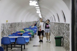 Nắng nóng thiêu đốt, nhiều thành phố Trung Quốc dùng đến hầm tránh bom