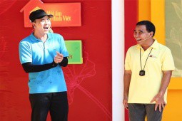 MC Tuấn Tú ngưỡng mộ Quyền Linh vì dám mang dép tổ ong dẫn chương trình