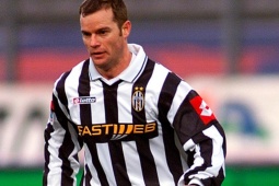 Tự truyện Ibrahimovic: Kỳ World Cup tồi tệ & cú tự tử của người...