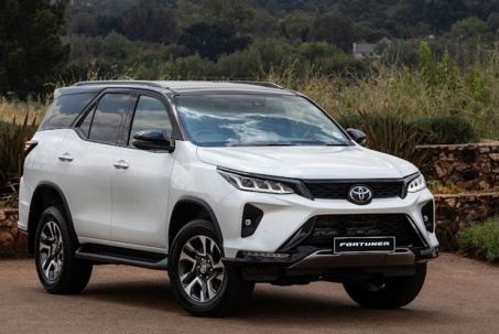 Giá xe Toyota Fortuner lăn bánh tháng 7/2023, giảm 50% lệ phí trước bạ