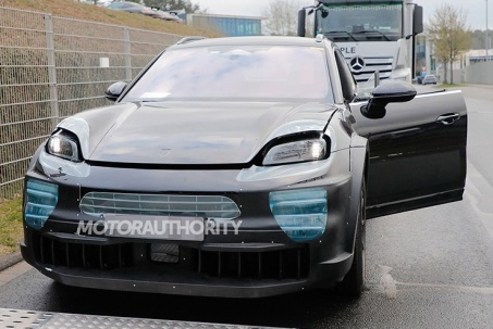 Porsche Cayenne sử dụng động cơ điện đầu tiên được chạy thử trên phố