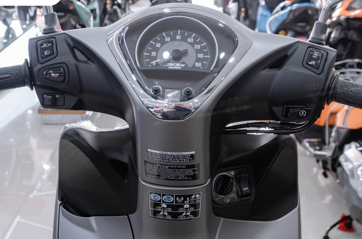 Giá Honda SH Mode giữa tháng 7/2023, chênh cao 10 triệu đồng - 10