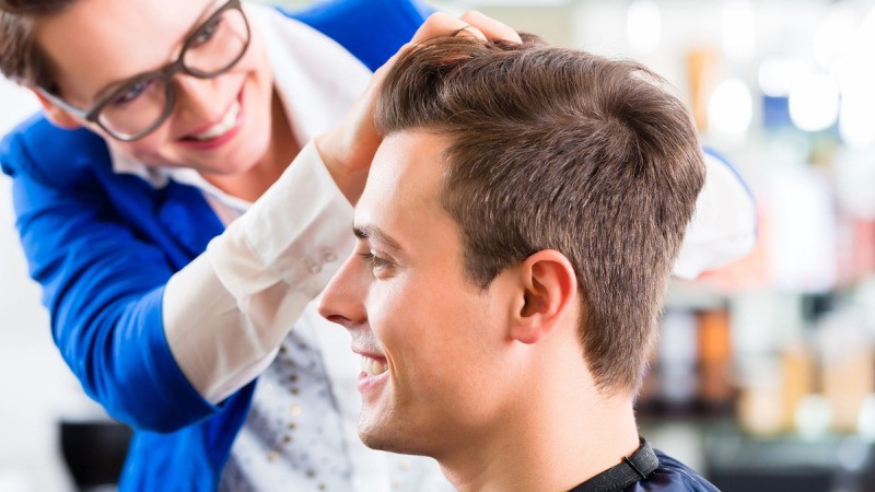 Sành điệu với những kiểu tóc mùa hè bóng mượt cho nam giới - 1