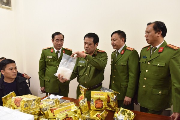 Ban chuyên án kiểm tra tang vật thu được của anh em Phạm Công Giang, Phạm Công Giản.