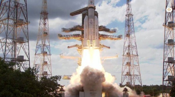 Hình ảnh tên lửa mang theo tàu vũ trụ Chandrayaan-3 được phóng chiều 14/7. Ảnh: ISRO