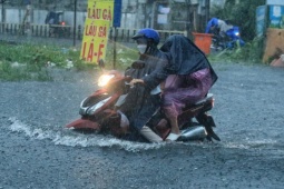 Tin tức trong ngày - Nam Bộ mưa diện rộng và kéo dài trong nhiều ngày