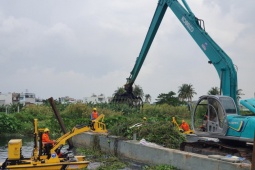 Tin tức trong ngày - TP HCM đồng ý chi tiền tỉ thuê máy vớt rác trên sông Sài Gòn