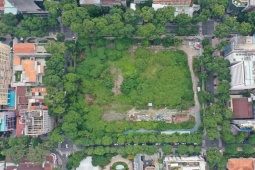 Tin tức trong ngày - Ảnh: Cây cỏ phủ kín dự án nhà thi đấu nghìn tỷ ở trung tâm TP.HCM