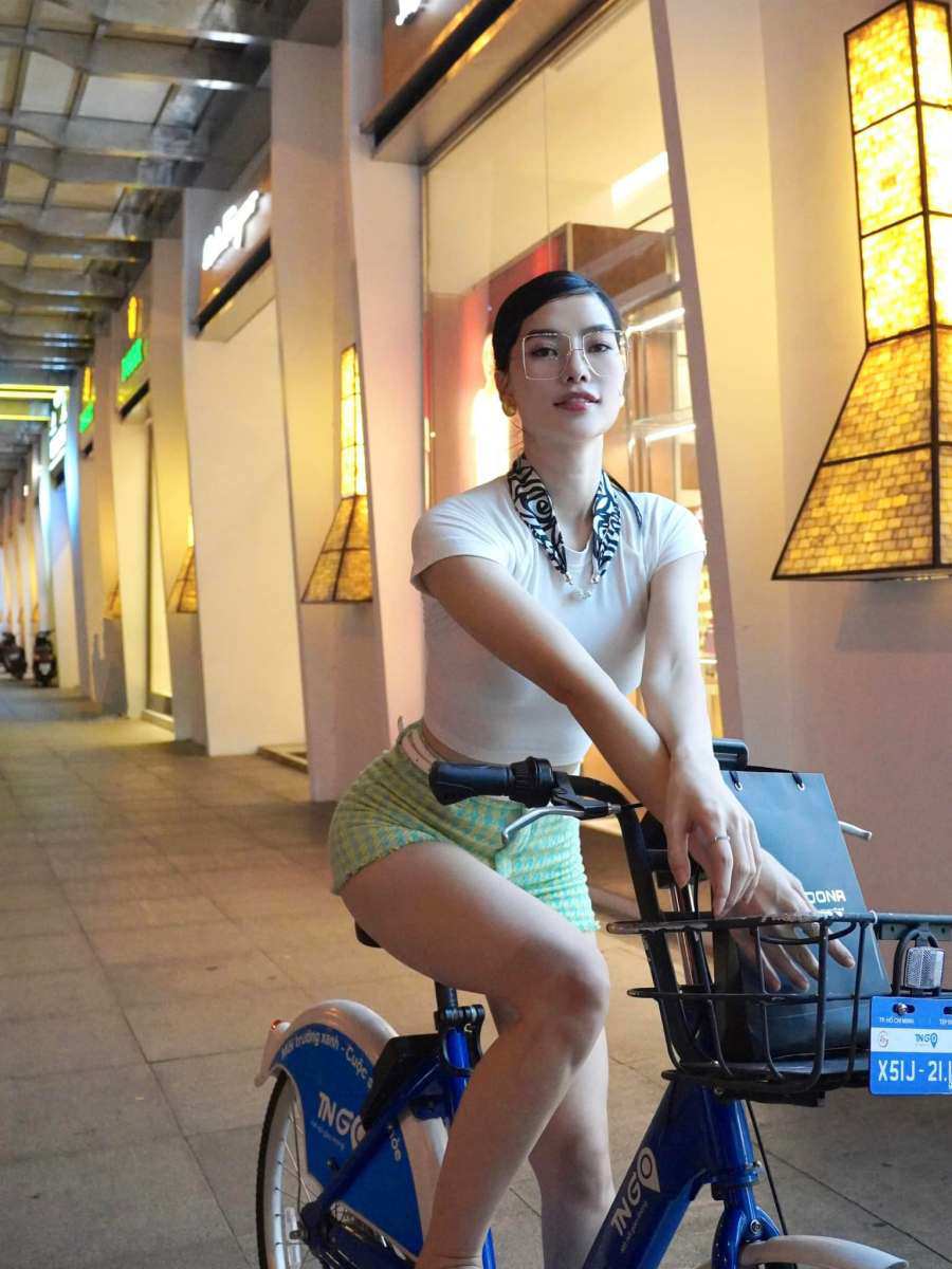 Hoàng Nhung đang sinh sống và lập nghiệp tại TP Hồ Chí Minh sau cuộc thi sắc đẹp.
