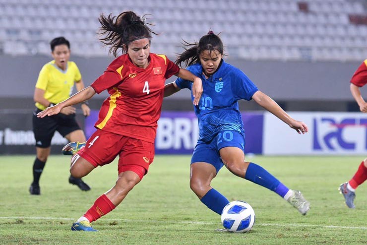U19 nữ Việt Nam (áo đỏ) thất bại đáng tiếc trước U19 nữ Thái Lan