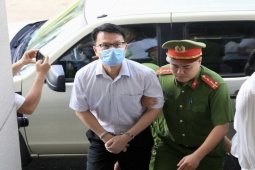 Tin tức trong ngày - Vụ "chuyến bay giải cứu" Cựu Đại sứ, Tổng lãnh sự quán khai về việc ‘làm giá’ với hàng nghìn du học sinh và tù nhân